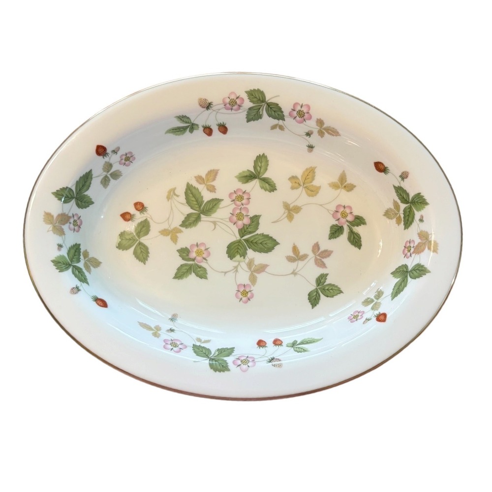 Wedgwood Wild Strawberry 10 inch Oval Serving Bowl China Made in England R4406